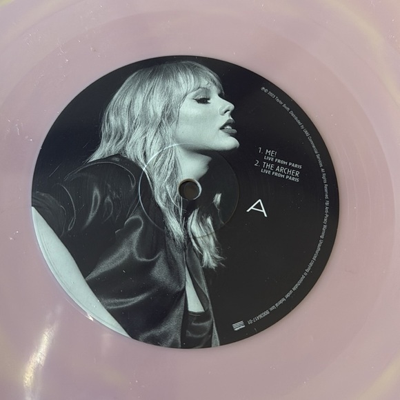 Taylor Swift Lover Live From Paris Heart Shaped Vinyl 2025 LIMITED - Picture 5 of 10